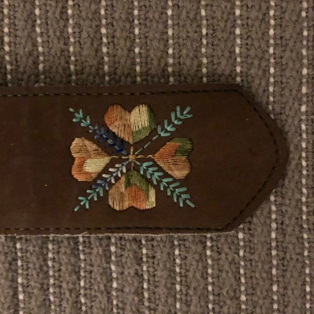 Embroidered Brown Belt with lions heads Buckle